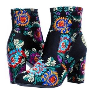 Steve Madden Emison Embroidered Boots Heeled - 7.5